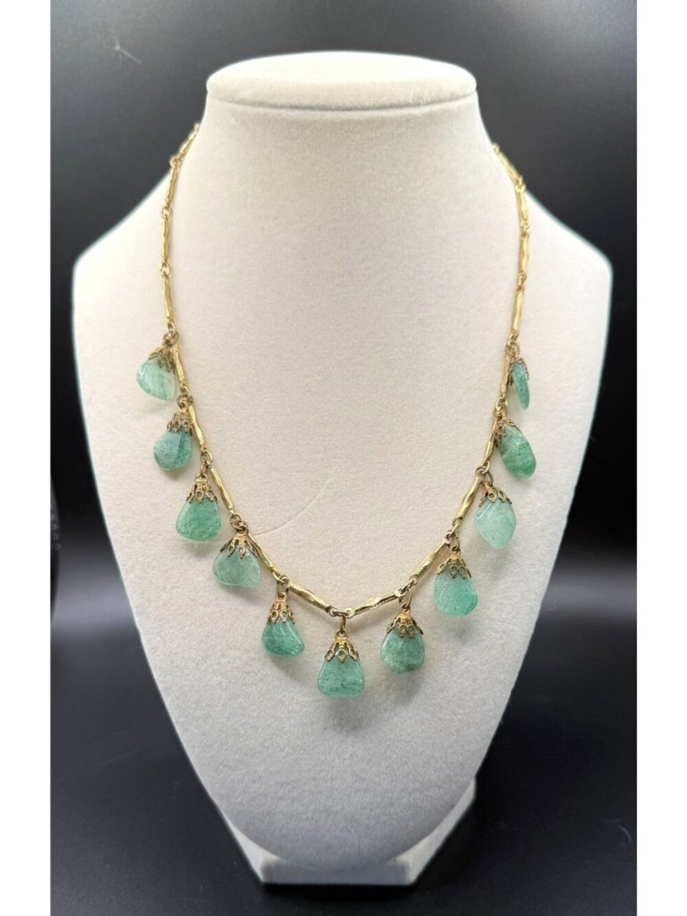 Vintage Green Stone Drop Necklace Gold Tone Dangle Fringe 17 Inch